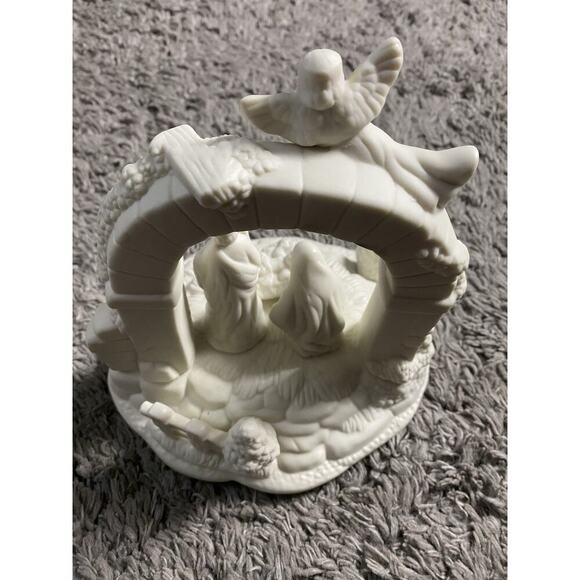 White Porcelain Bisque Musical Christmas Nativity Scene Decor - Picture 11 of 11